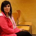 Silvia Orriols sentada en la sala del palacio de la justicia de Girona