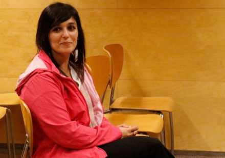 Silvia Orriols sentada en la sala del palacio de la justicia de Girona