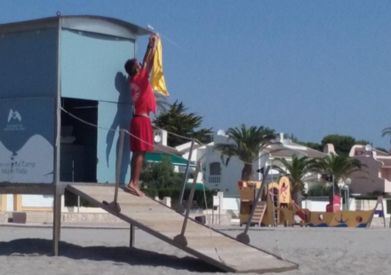 Un socorrista en una playa de Catalunya / PC